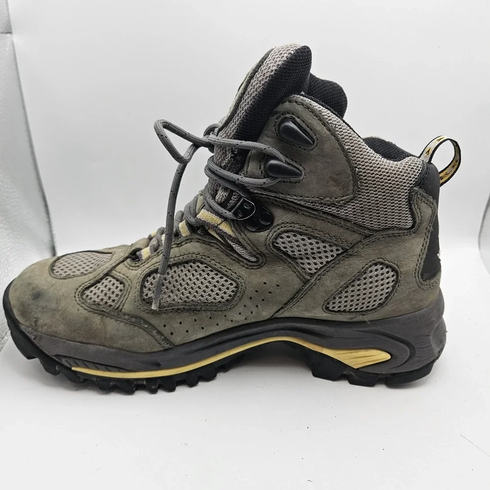VASQUE Breeze Green Hiking Boots Gore-Tex XCR 7463 Leather Boots Sz 9.5M READ